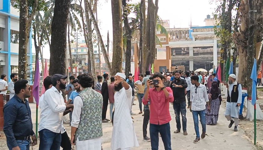 বৈষম্যবিরোধী ও ছাত্রদলের নেতা-কর্মীদের মধ্যে উত্তেজনা | কলেজ নিউজ 