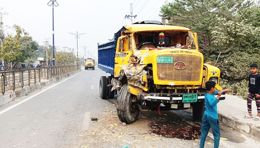 স্কুলের পিকনিক বাসে ট্রাকের ধাক্কা, রক্ষা পেলেন অর্ধশত শিক্ষার্থী | স্কুল নিউজ 