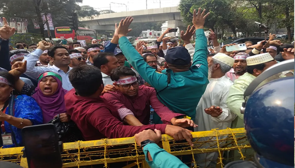 The march of mpo teachers towards shiksha bhavan was blocked by the police