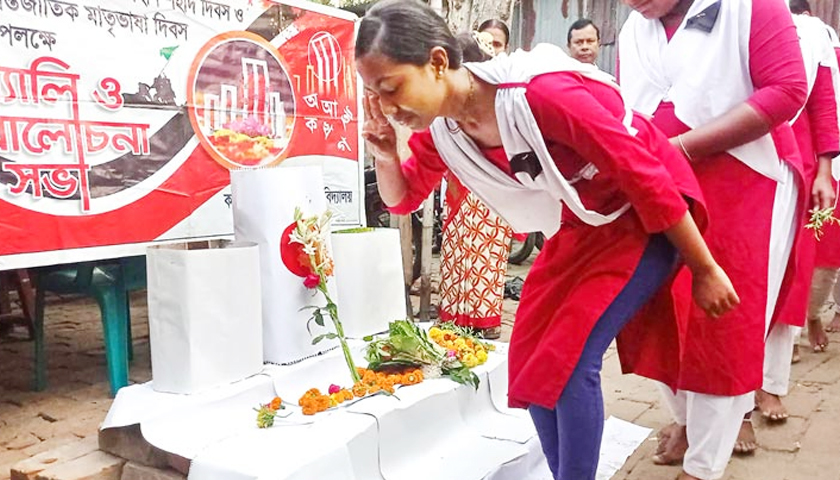 কাগজের মিনারে শ্রদ্ধা জানালেন শিক্ষার্থীরা | বিবিধ নিউজ 