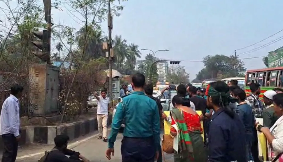 Students blocked the road at asad gate to protest the rape