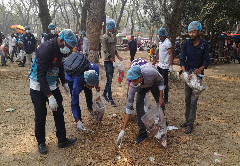 ক্যাম্পাসজুড়ে ইবি ছাত্রদলের পরিচ্ছন্নতা অভিযান | কলেজ নিউজ 