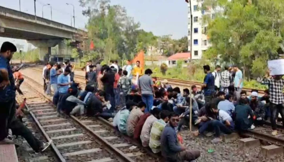 Gazipur digital university students stage protests disrupting train services