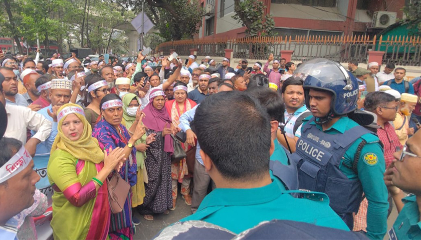 বাধায় আটকে গেলো শিক্ষকদের পদযাত্রা | সমিতি সংবাদ নিউজ 