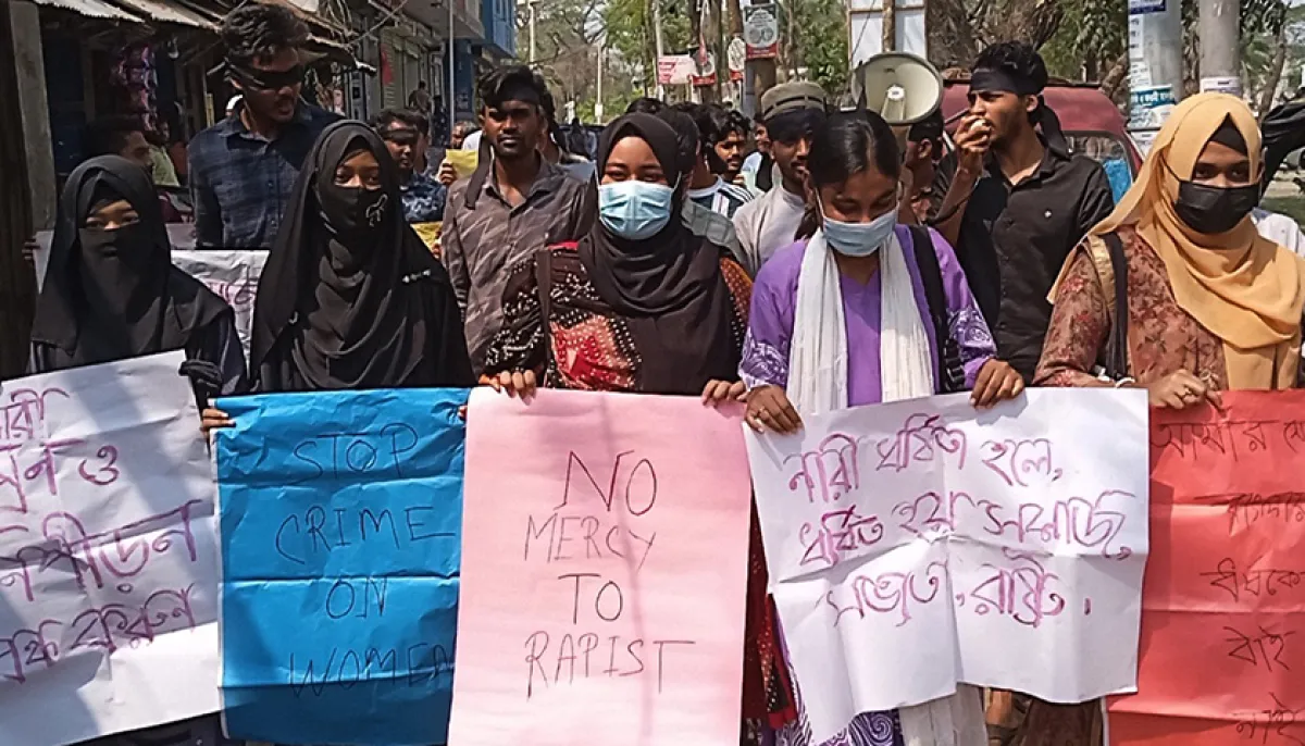 Demonstration of students with black cloths on their faces