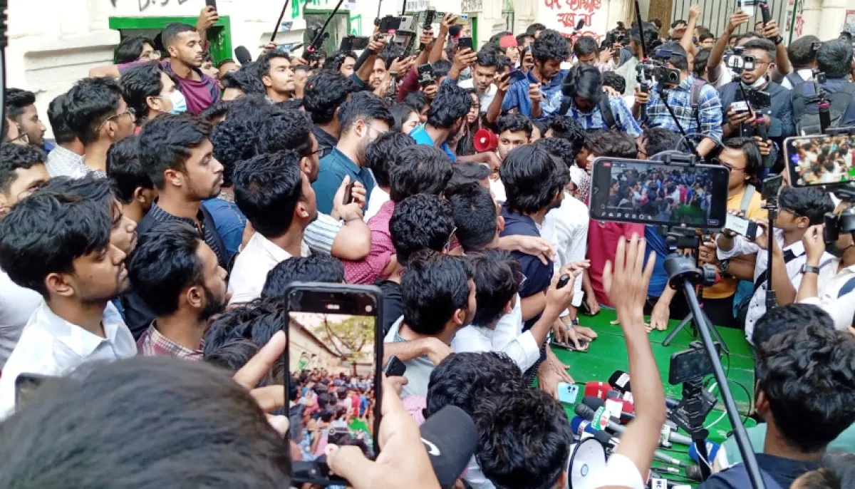 Protesters vowed to destroy dhaka university syndicate in the newly formed committee