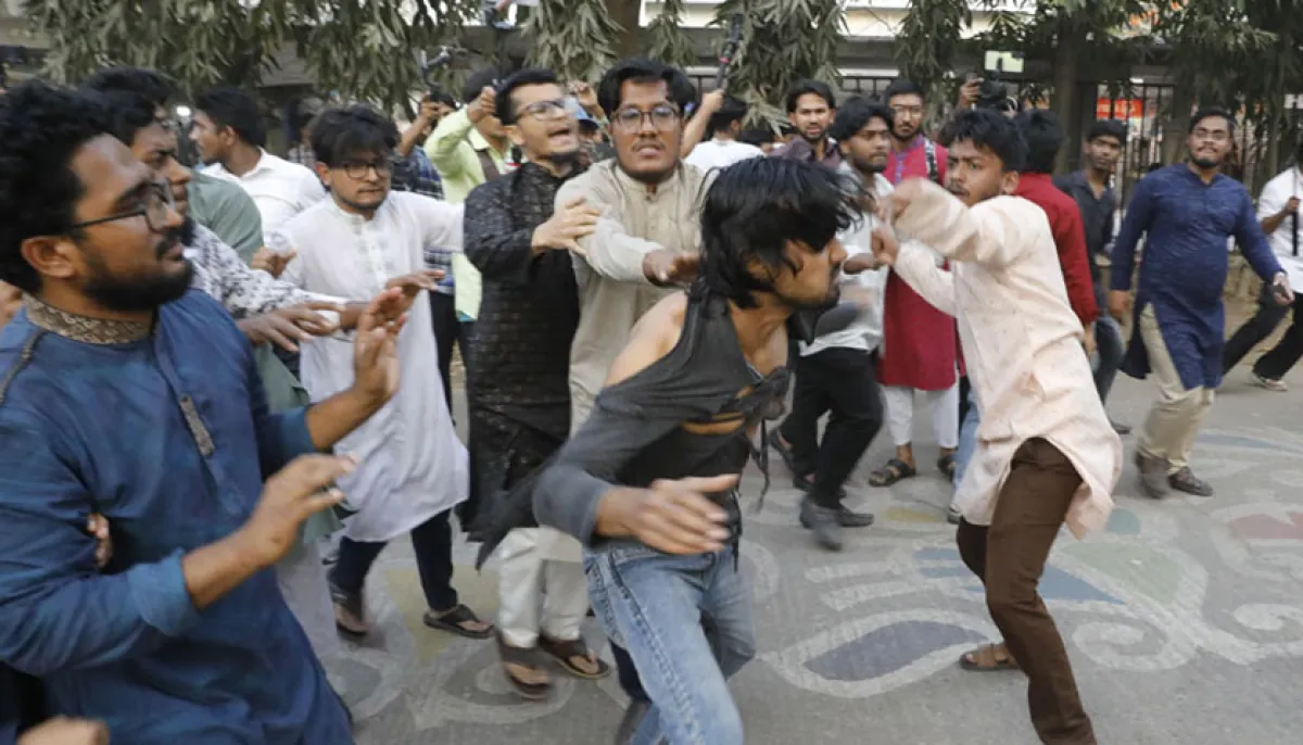 Dhaka university private university clash injured 11 including students