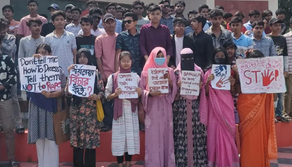 The students of pirojpur demand the resignation of the home advisor