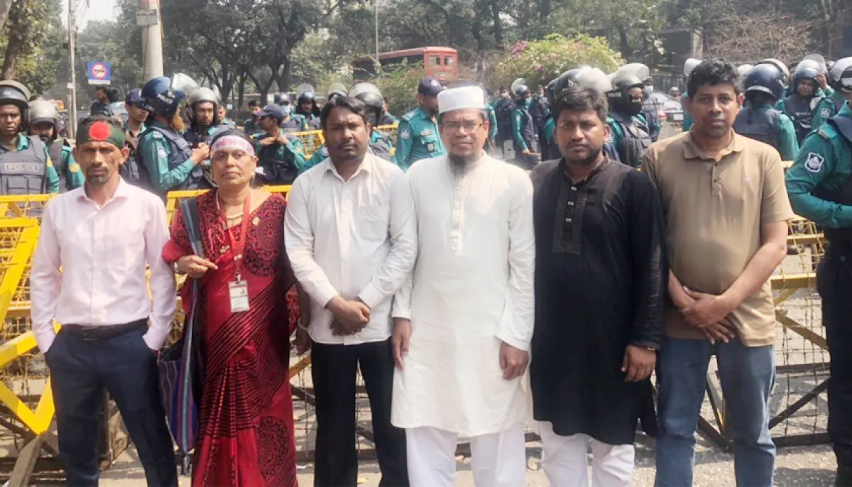 A delegation of teachers seeking nationalization at the secretariat