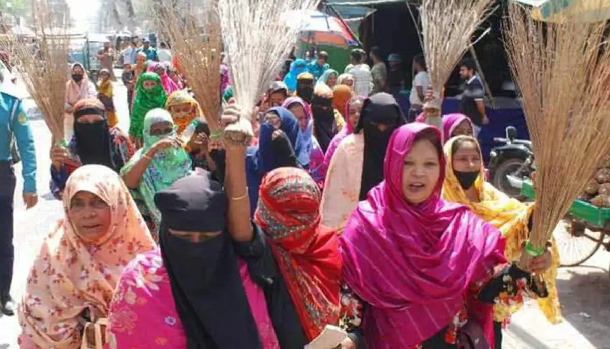 Sweeping march demanding the resignation of vc of khulna medical university