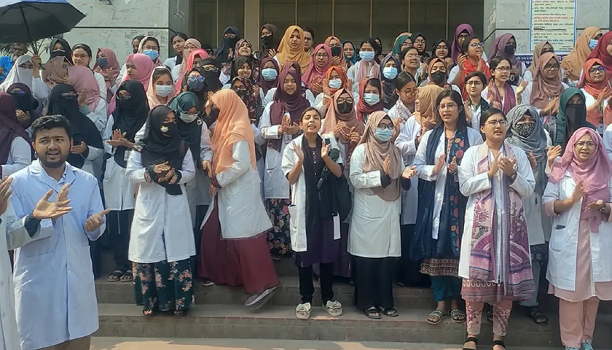 Tangail medical students protest for 5 point demands