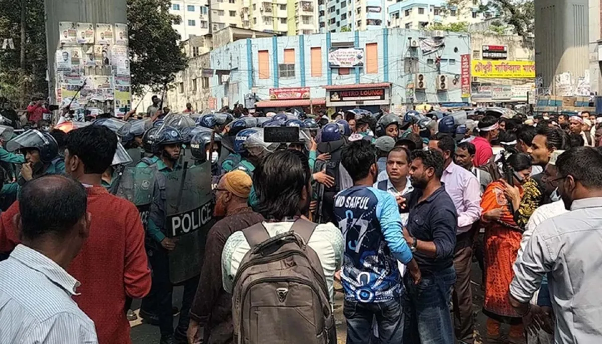 Police stop non mpo teachers heading towards jamuna