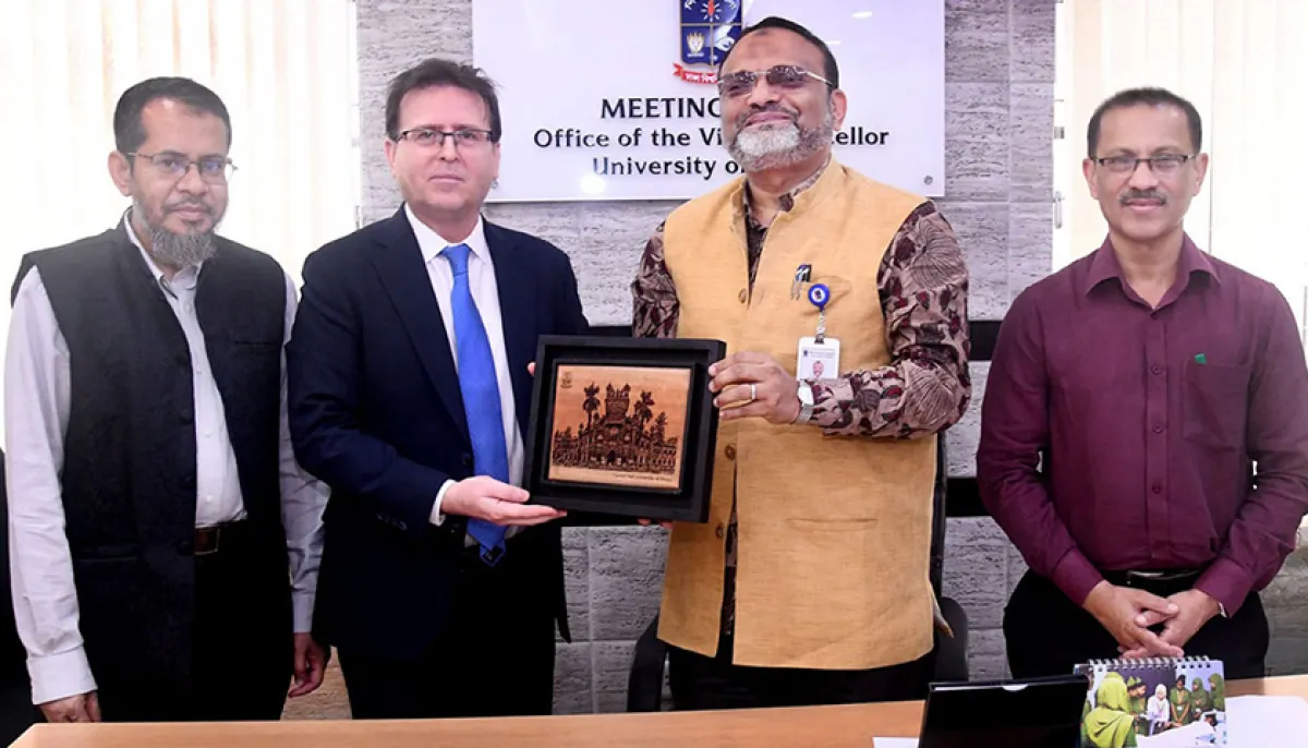 Turkish envoy calls on du vc