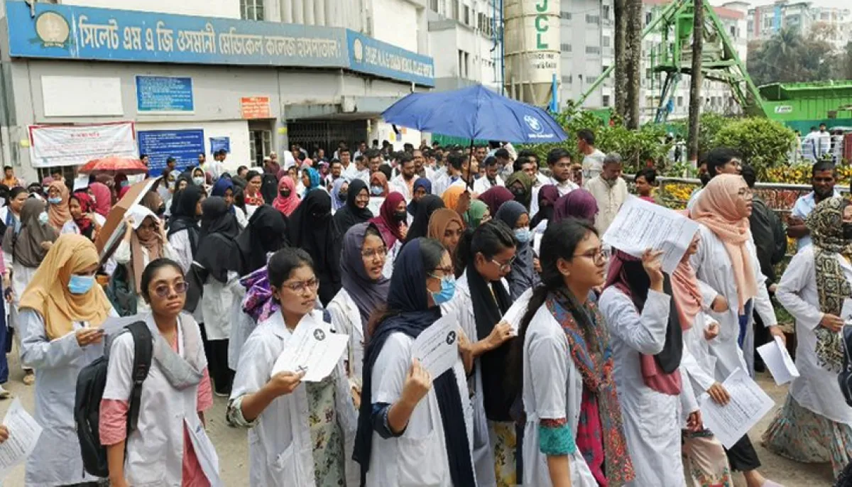 Complete shutdown of intern doctors in sylhet patients suffering