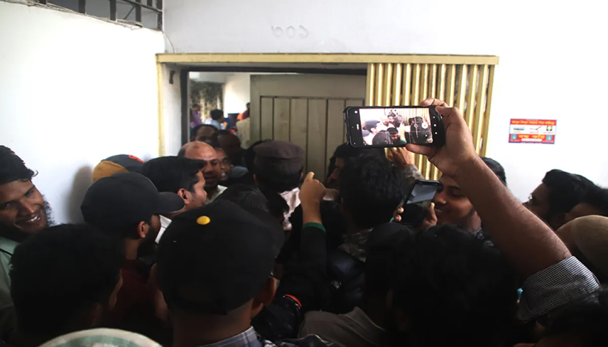 Anti al teacher protest islami university