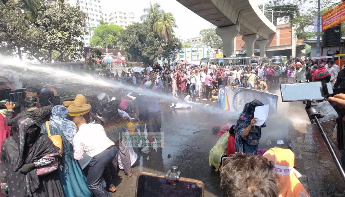 Water cannons on private teachers
