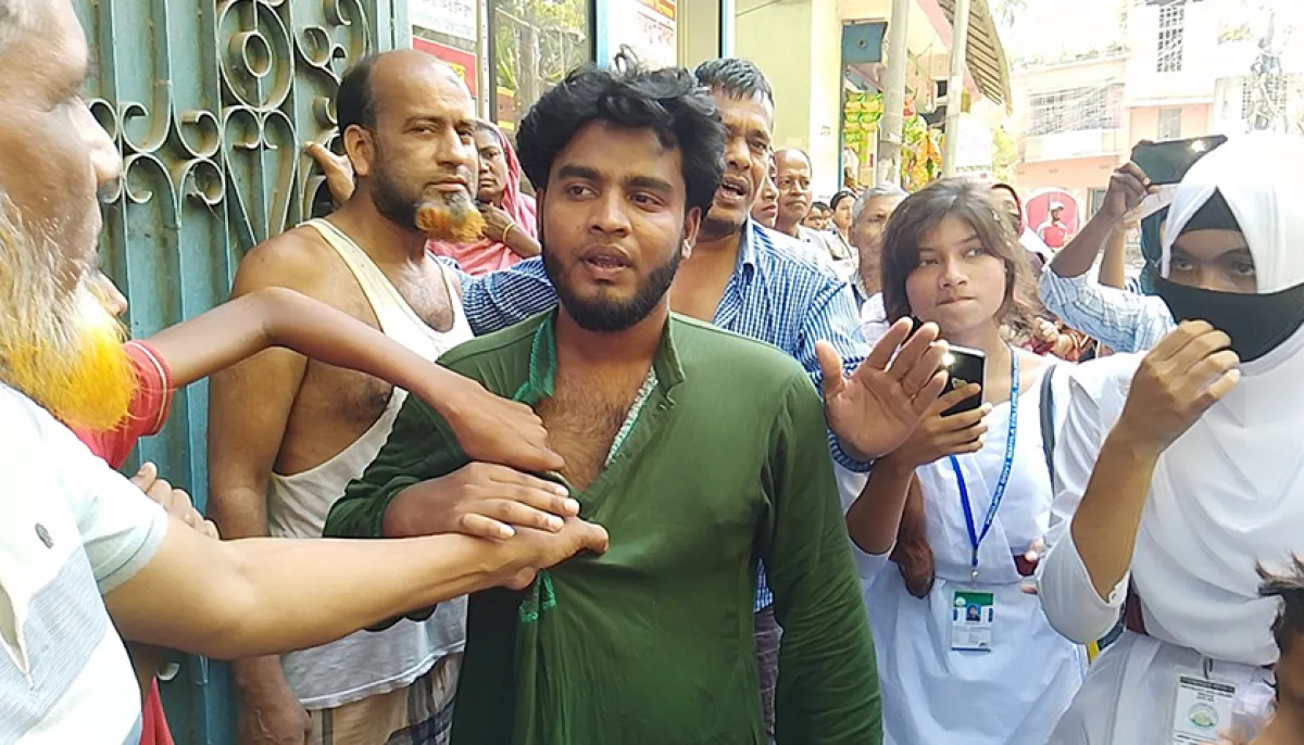 Youth obstructs student protest march