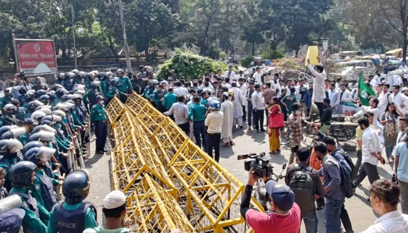 হামলার প্রতিবাদে ঢামেক শিক্ষার্থীদের ক্লাস বর্জন | মেডিক্যাল নিউজ 