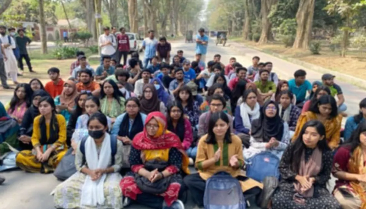 Students protest against ru students dress code