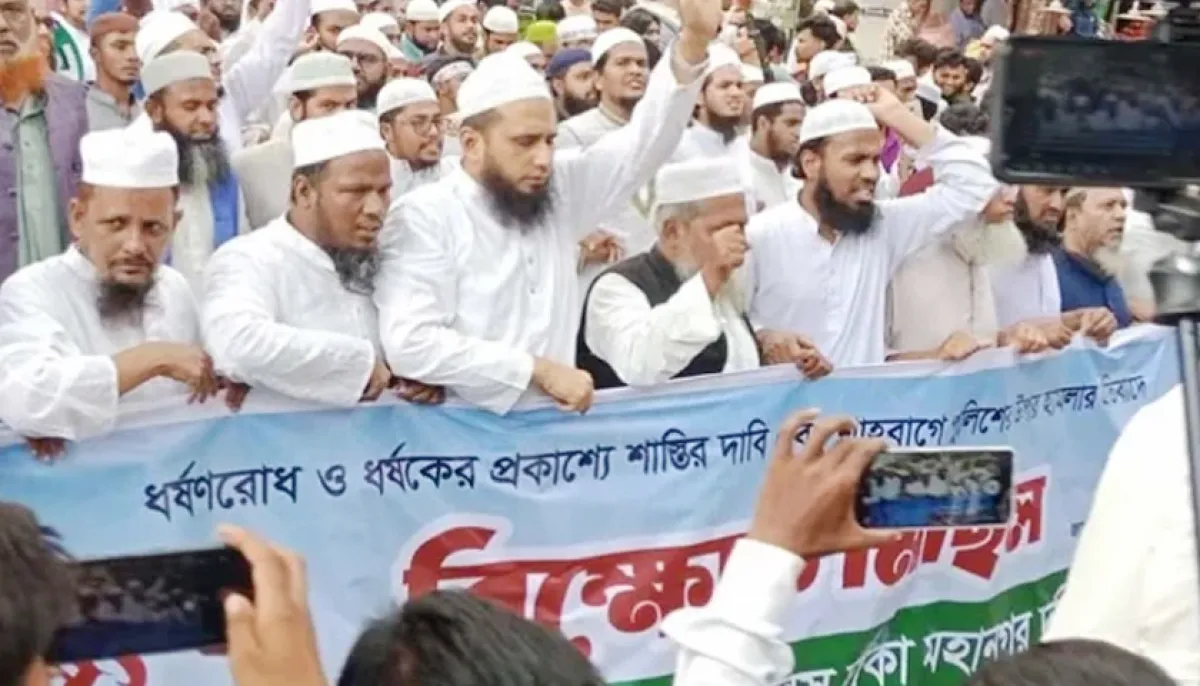 Devotees protest in paltan demanding hanging of rapists