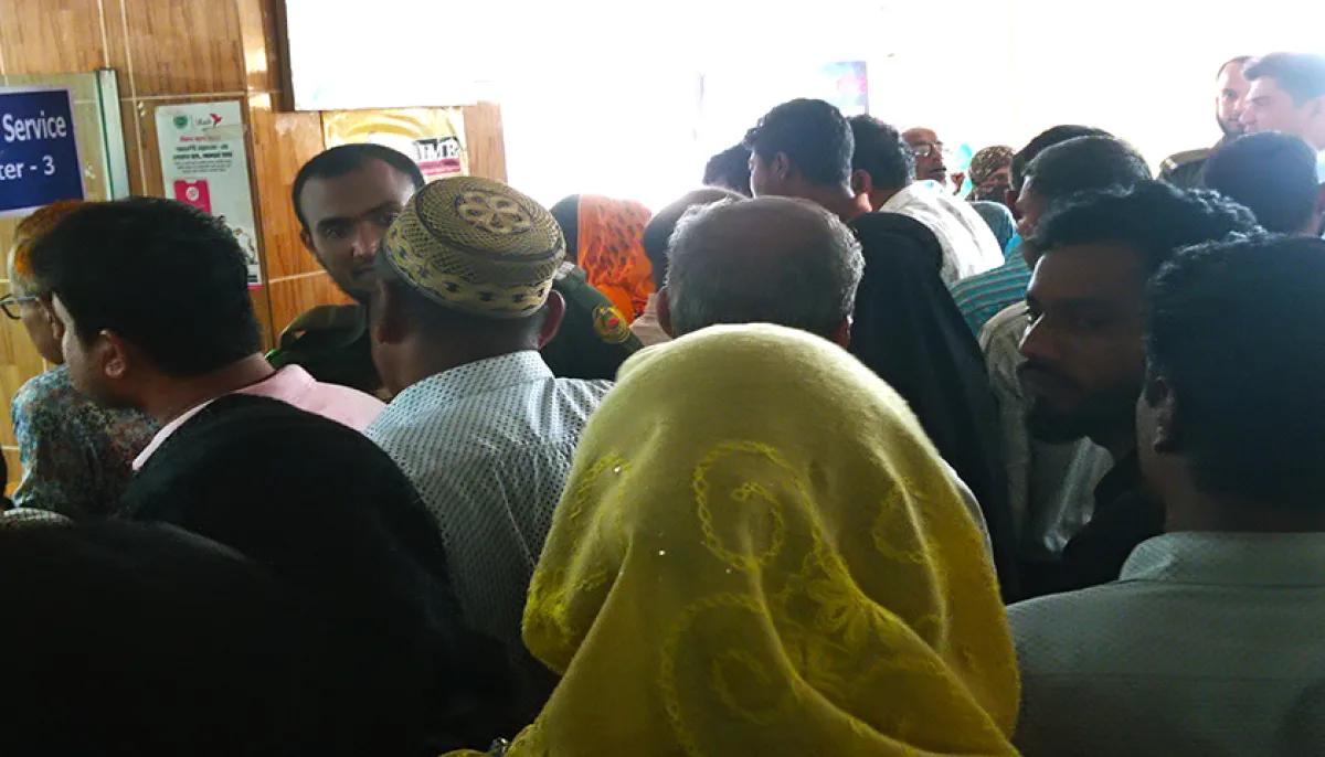 Teachers suffer endlessly to collect their salaries in two hours