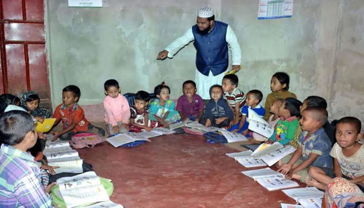 Mass education teachers and employees salaries and bonuses suspended for four months
