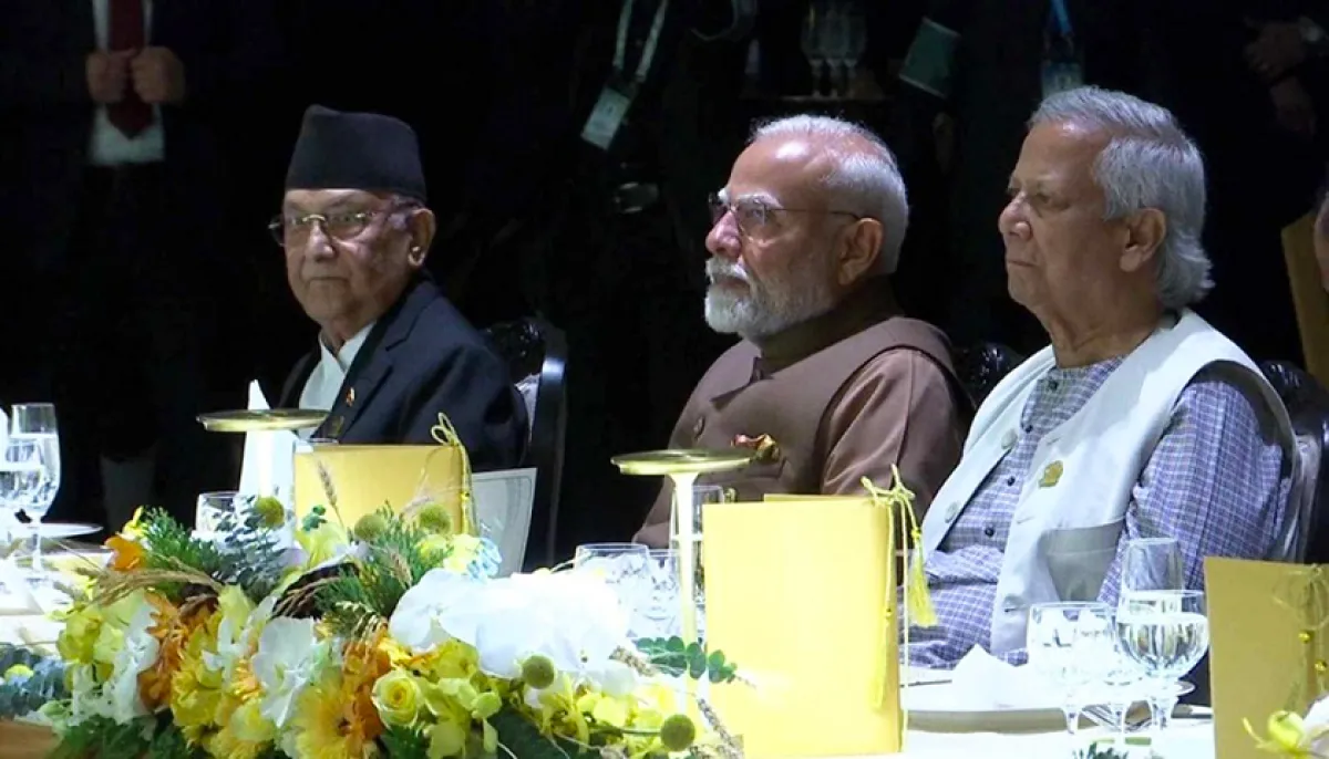Dr yunus modi sitting side by side photo goes viral