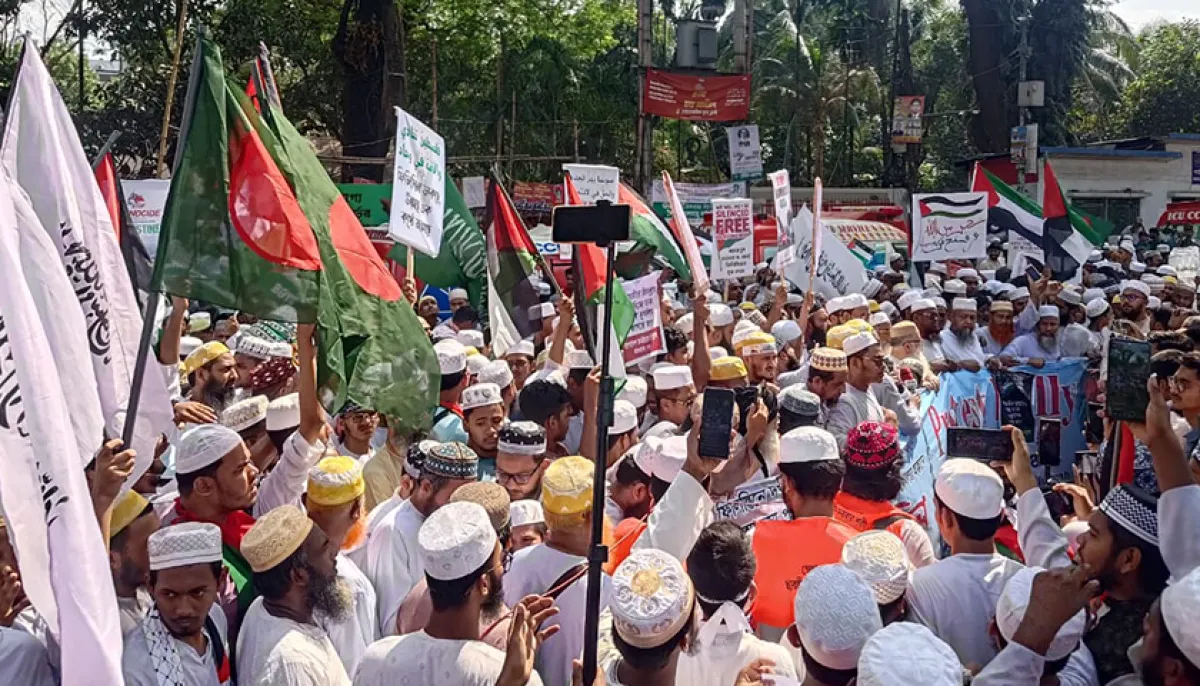 ফিলিস্তিন জিন্দাবাদ শ্লোগানে বায়তুল মোকাররম এলাকায় মিছিল