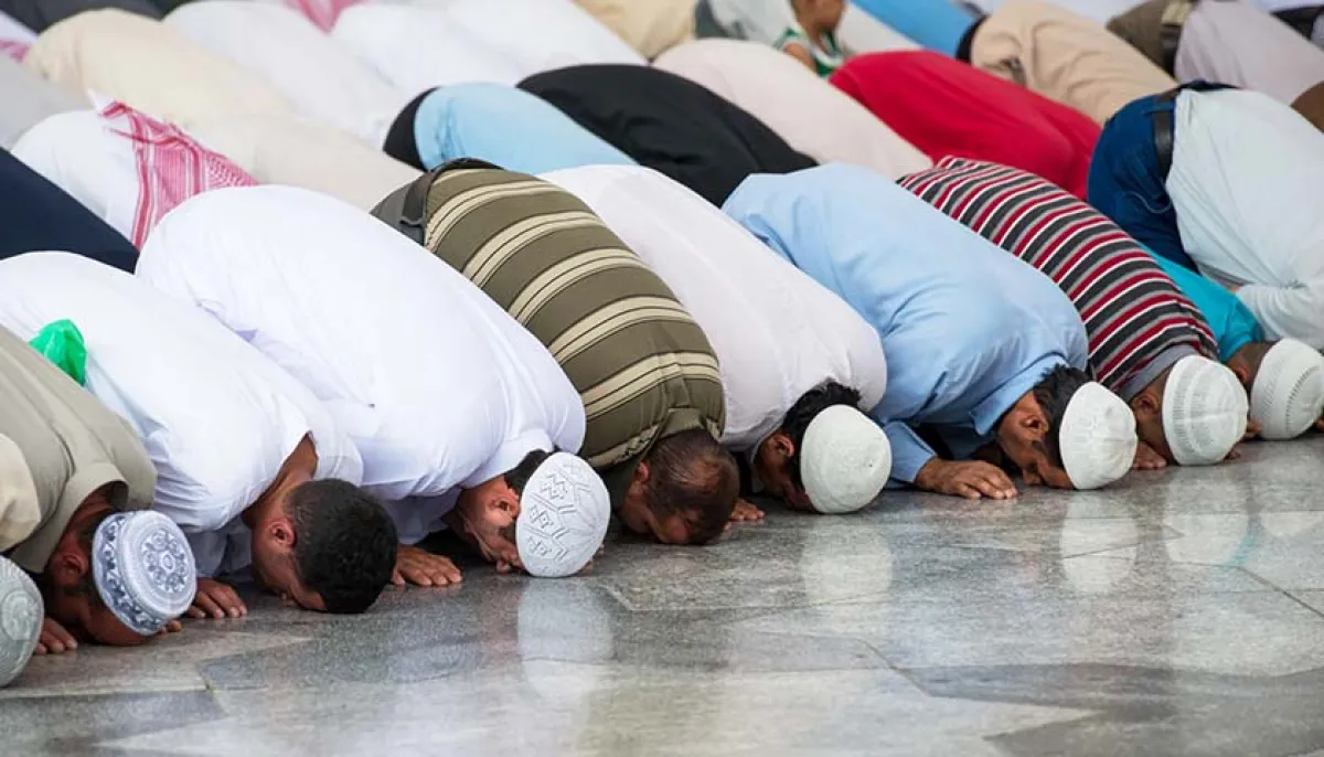 Instructions to offer friday prayers at 130 pm in all mosques of the country