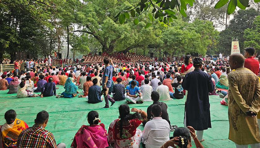 আলোর পথে মুক্তির আহ্বানে রমনায় ছায়ানটের বর্ষবরণ অনুষ্ঠান শুরু | বিবিধ নিউজ 