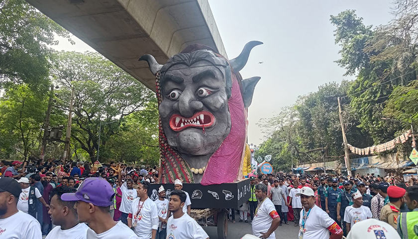 আনন্দ শোভাযাত্রায় ‘ফ্যাসিবাদের মুখাকৃতি’ | বিবিধ নিউজ 