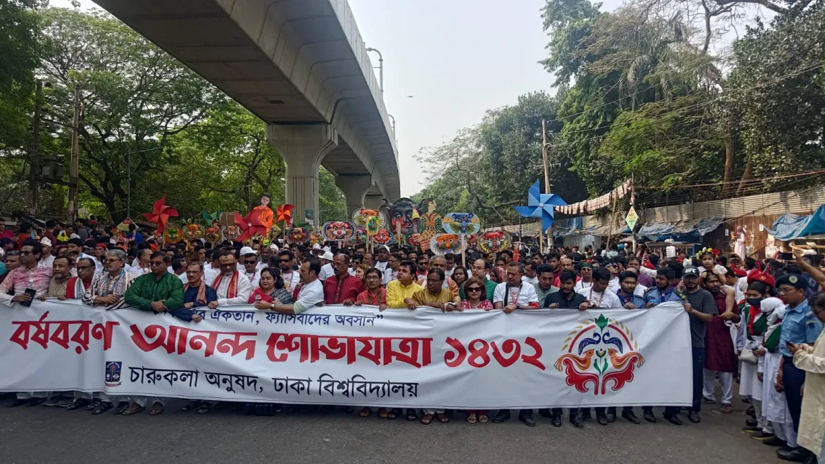 আনন্দ শোভাযাত্রায় ‘ফ্যাসিবাদের মুখাকৃতি’
