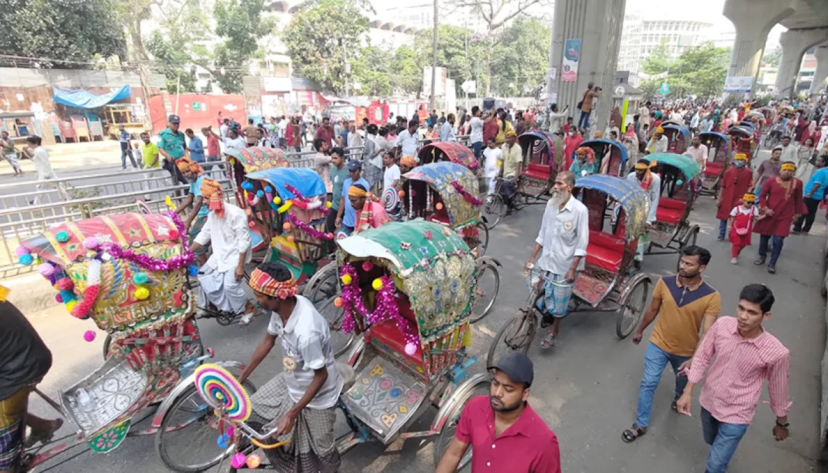 Farmers and rickshaw pullers participated in the procession