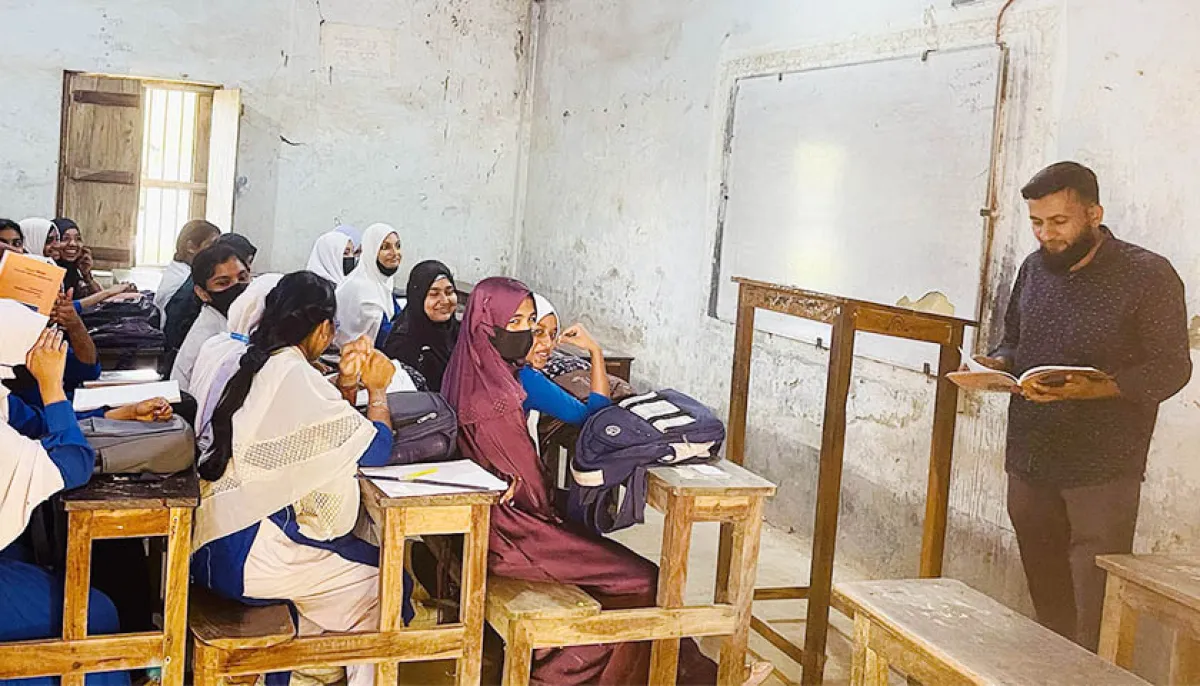 Lives in india attends school in bangladesh