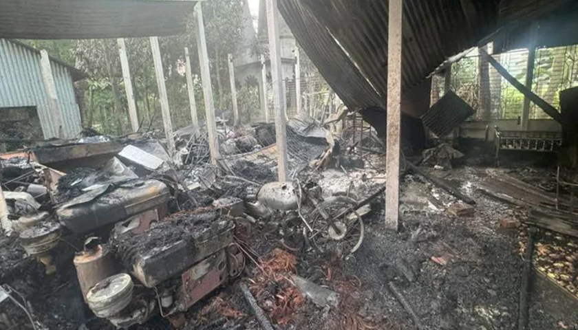 নববর্ষের মোটিফ বানানো চিত্রশিল্পীর বাড়িতে আগুন দিলো দুর্বৃত্তরা | বিবিধ নিউজ 