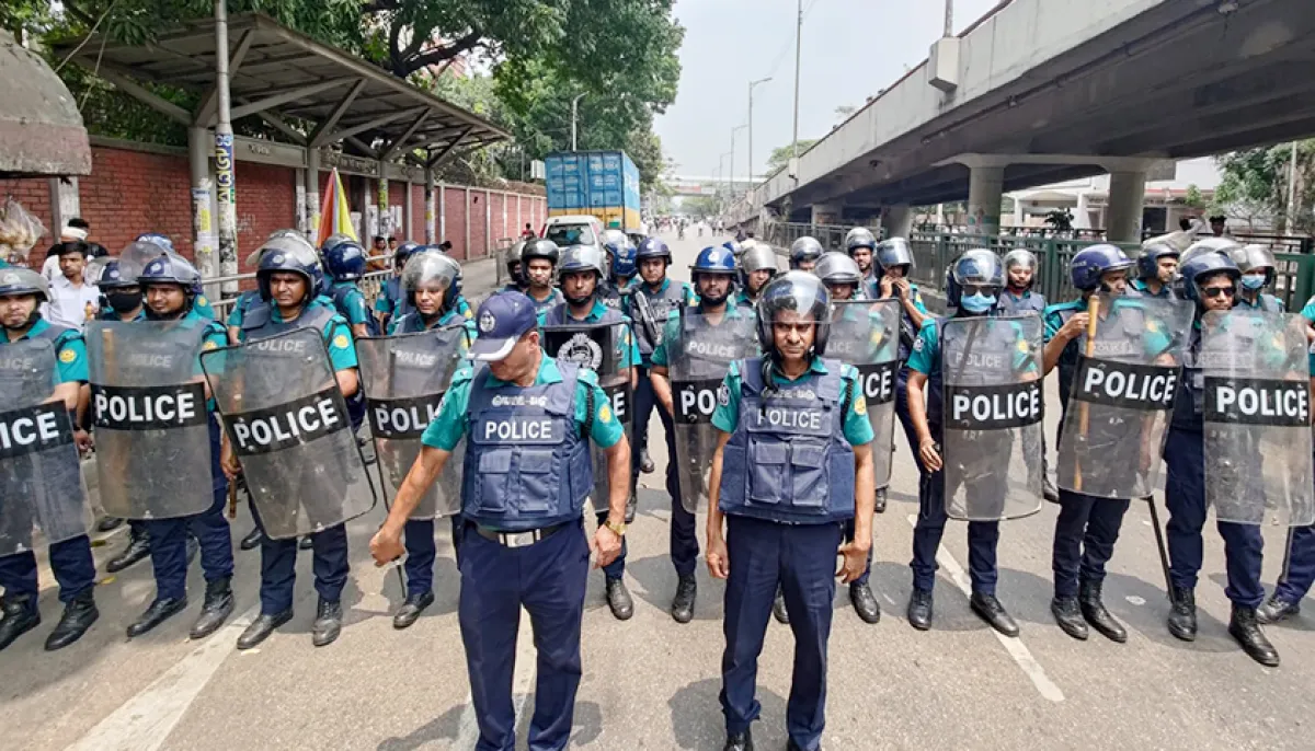 ছবিতে সাত রাস্তা মোড়ে পলিটেকনিক শিক্ষার্থীদের অবস্থান