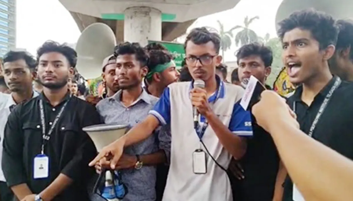 Students declare dg of technical education department as undesirable