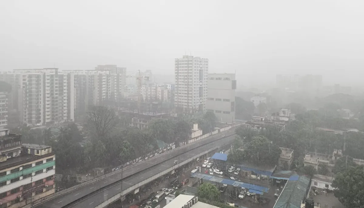 Heavy rain in dhaka