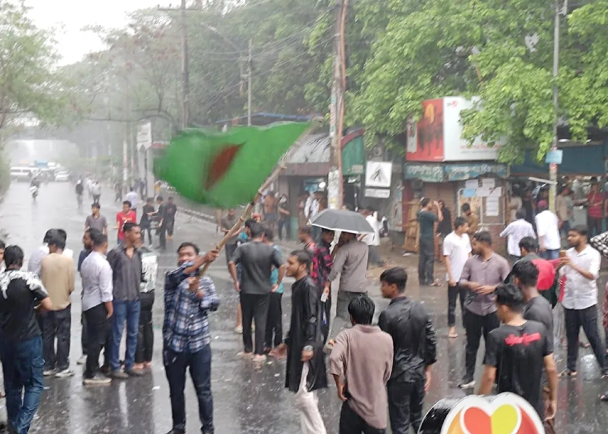 Polytechnic students block satrasata despite rain