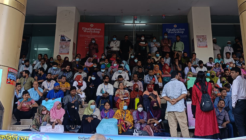 স্থায়ী চাকরির দাবিতে আউটসোর্সিং কর্মীরা আবারো কর্মসূচিতে যাচ্ছেন | বিবিধ নিউজ 