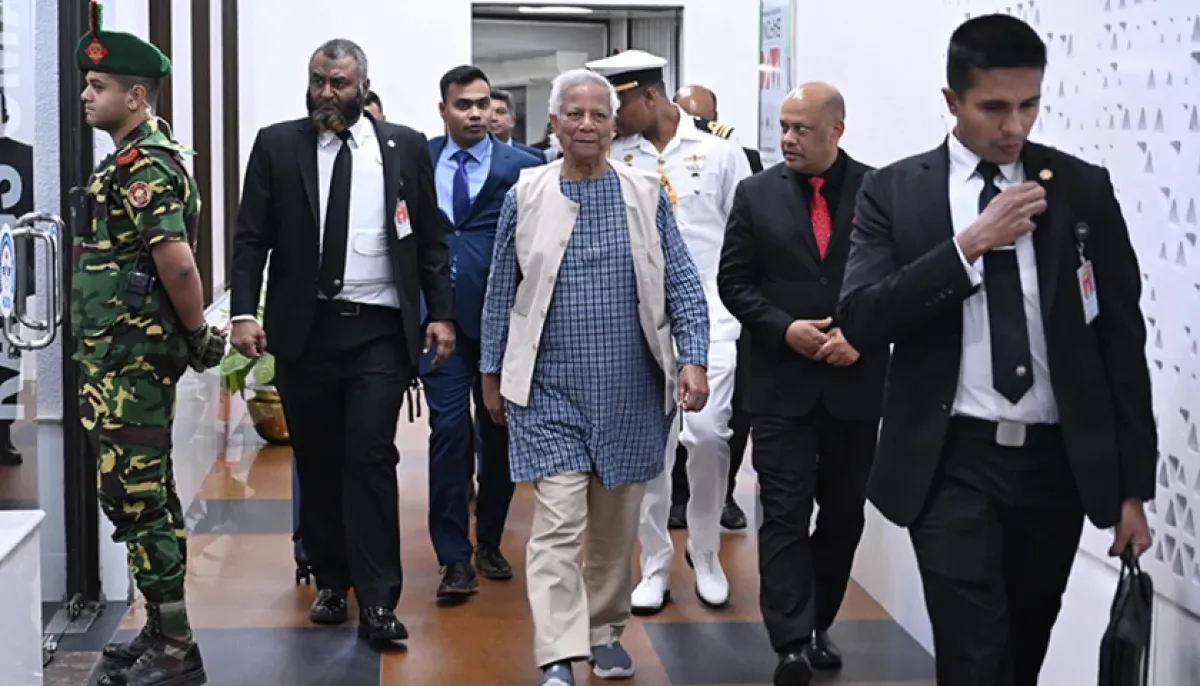 Prof yunus returns home ending his week long engagements in doha rome