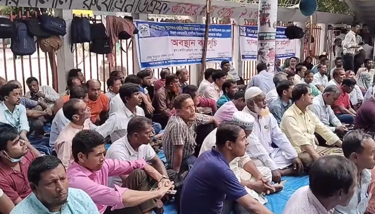 Teachers sit in for third day demanding nationalization