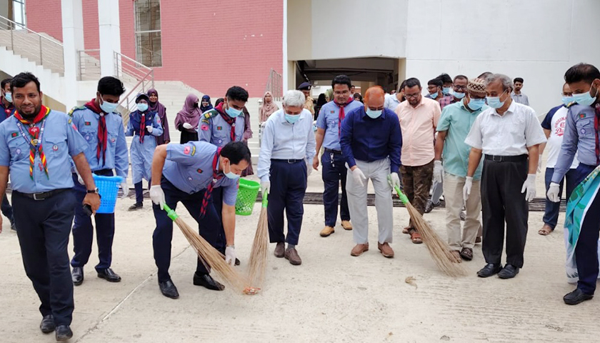 মে দিবসে সিকৃবি ক্যাম্পাসে পরিচ্ছন্নতা অভিযান | বিশ্ববিদ্যালয় নিউজ 
