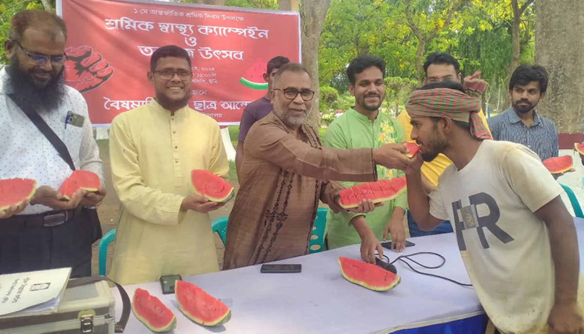 শ্রমিকদের নিয়ে ইবিতে স্বাস্থ্য ক্যাম্পেইন ও তরমুজ উৎসব