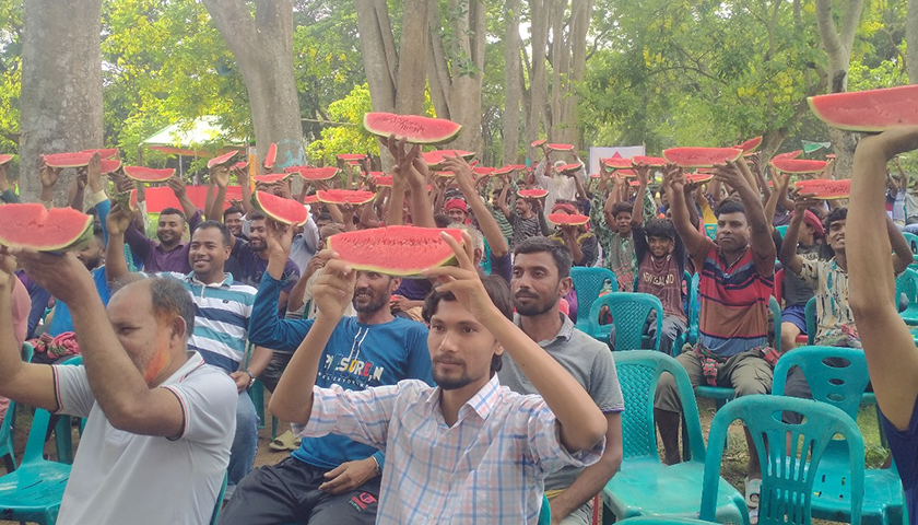 শ্রমিকদের নিয়ে ইবিতে স্বাস্থ্য ক্যাম্পেইন ও তরমুজ উৎসব | বিশ্ববিদ্যালয় নিউজ 