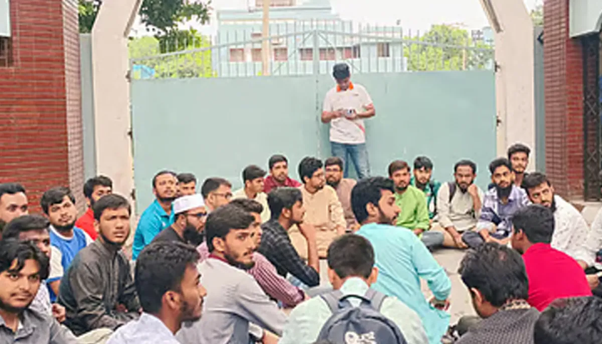 Protest at ru against postponement of rua elections
