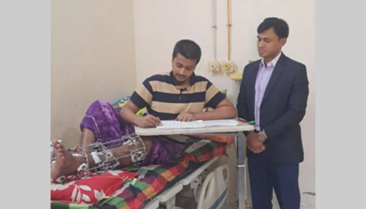 Chhatra dal leader graduates after taking exams in hospital