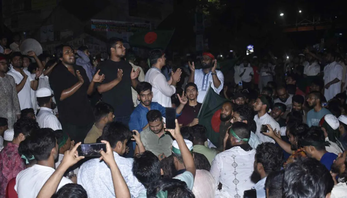 Students and public warn of march to dhaka shahbag is in turmoil