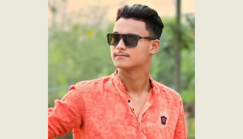 হাফ ভাড়া নিয়ে তর্ক, কলেজছাত্রকে চলন্ত বাস থেকে ফেলে হ/ত্যা | কলেজ নিউজ 