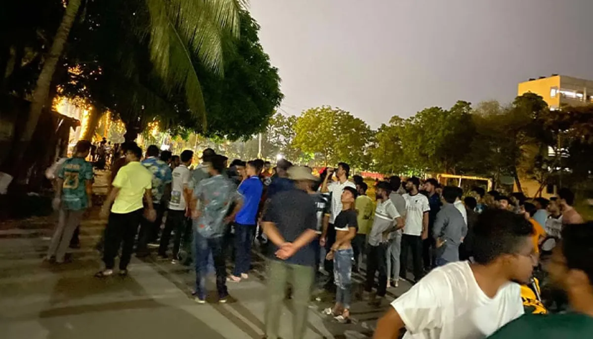Clashes explosions between two chhatra dal groups in shekrub